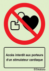 Signal d´interdiction, accès interdit aux porteurs d´un stimulateur cardiaque avec texte